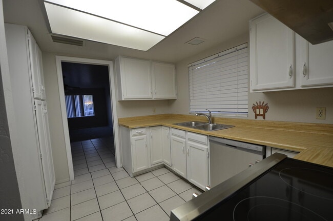 Building Photo - 2107 W El Alba Way