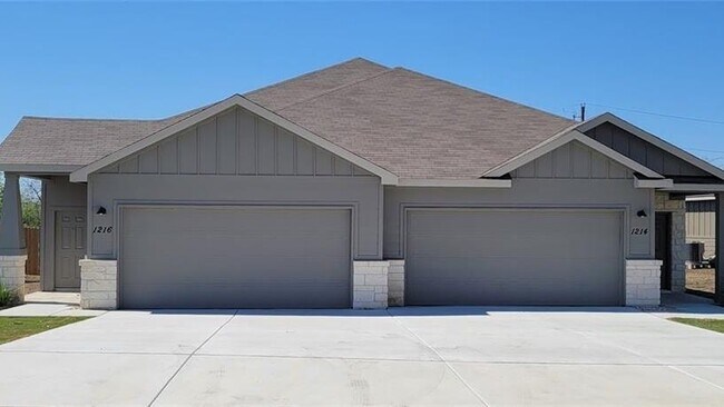 Building Photo - 1216 Garland Rd