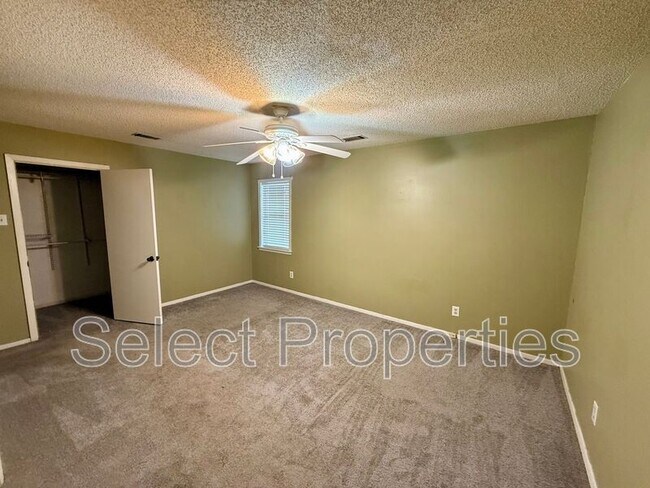 Building Photo - 1116 W Nettleton Ave