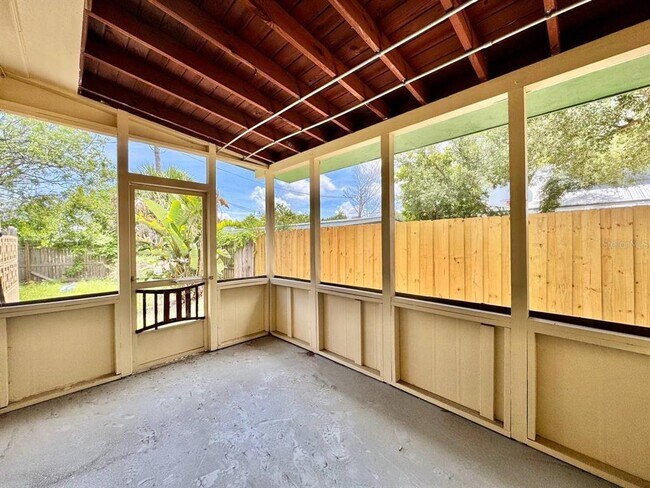 Building Photo - 533 Yelvington Ave