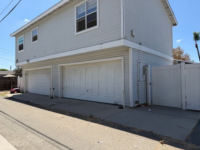Building Photo - 132 N Yale Ave