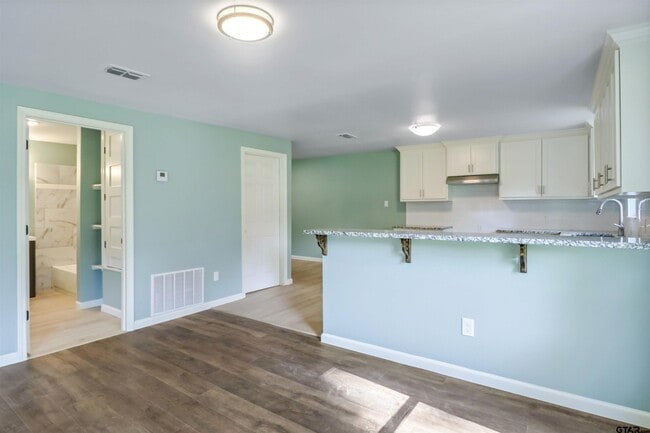 Building Photo - 1333 Montgomery Gardens