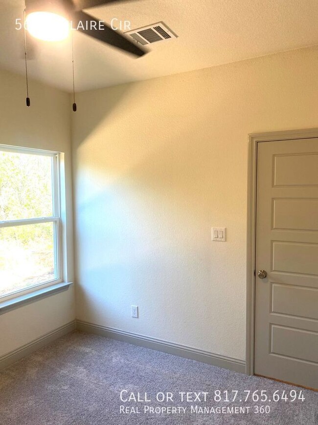 Building Photo - 5611 Belaire Cir