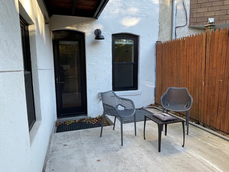 Building Photo - 130 Underhill Ave