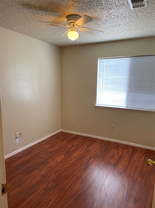 Building Photo - 13037 Leader St