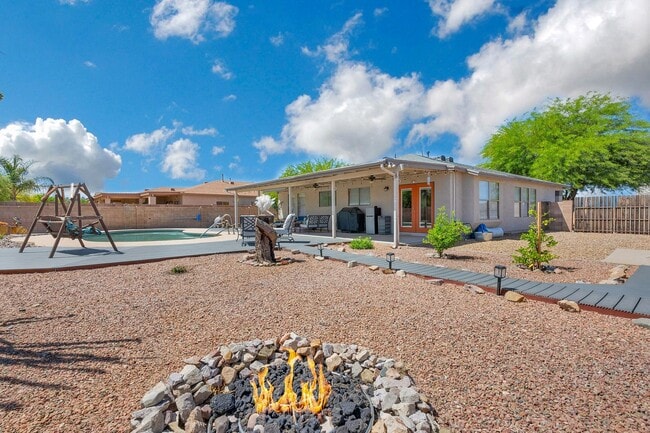 Building Photo - Private Pool Oasis  in southwest Tucson's coveted Star Valley!