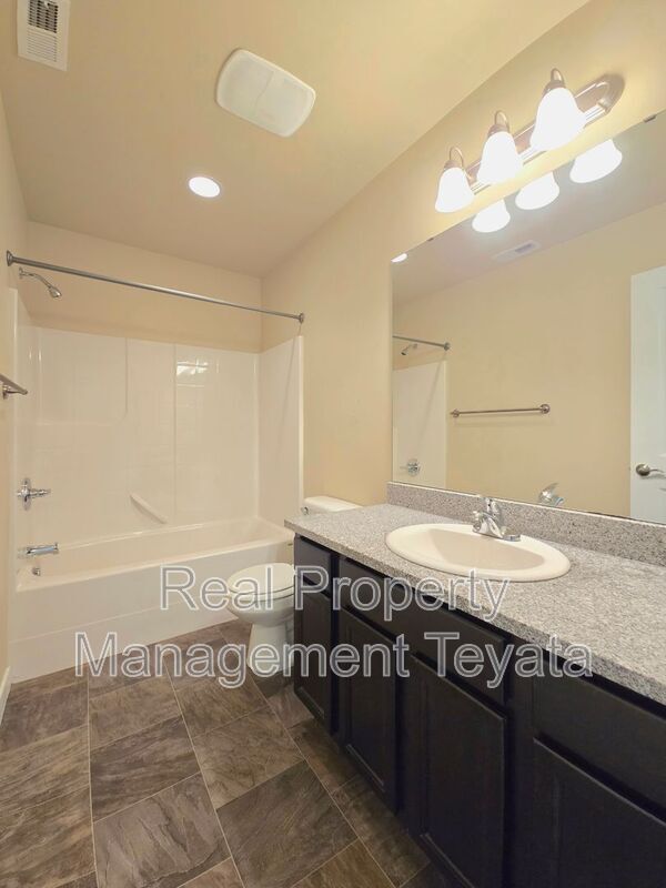 Building Photo - 4741 Parker St