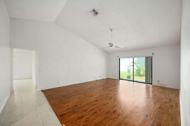 Building Photo - 5621 Teakwood Rd