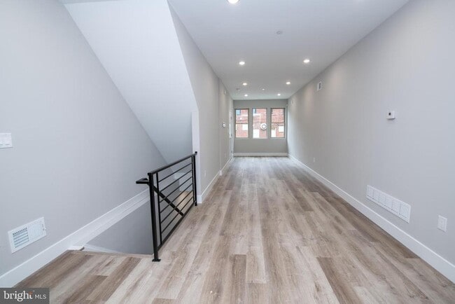 Building Photo - 2213 Emerald St