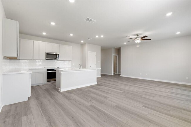 Building Photo - 220 Lazy Lizzy Rd