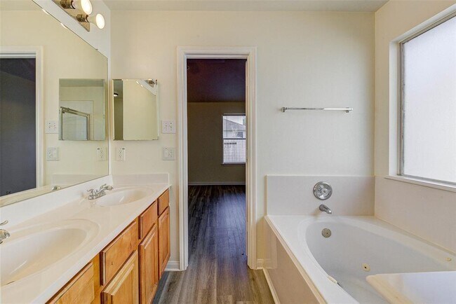 Building Photo - 25211 Clover Ranch Dr