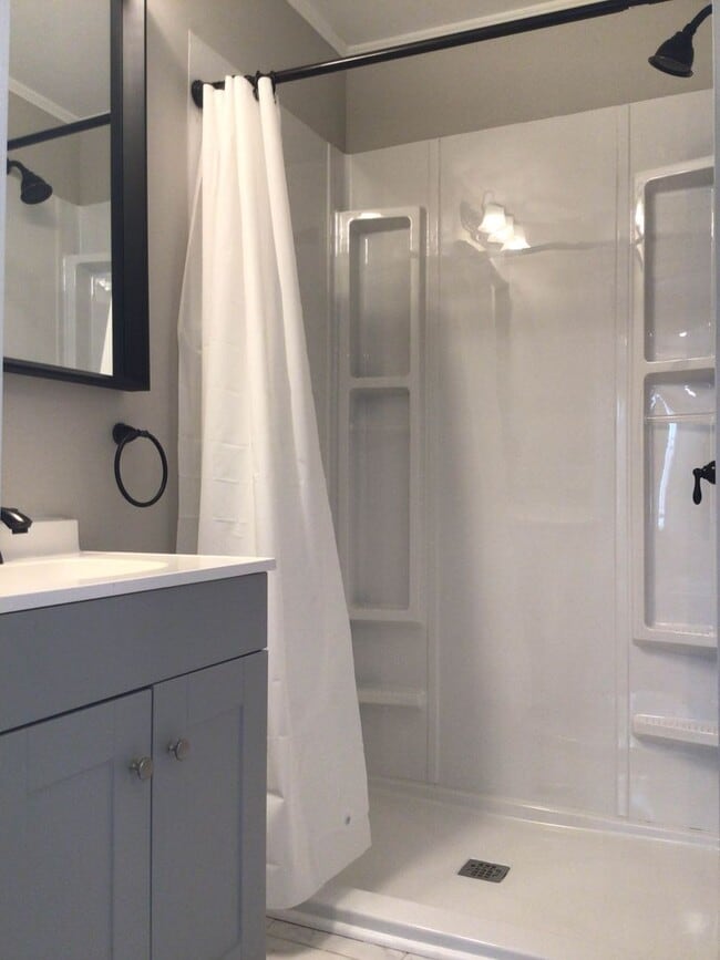 Building Photo - MOVE-IN SPECIAL! $250 off 1st full month's rent with move-in by 3/31/26!!!