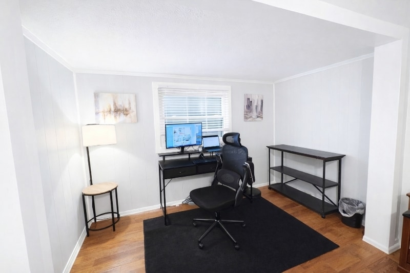 Building Photo - 1042 Lessing St