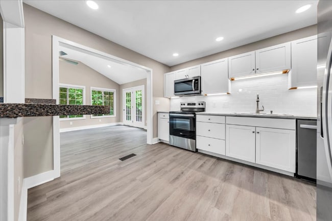 Building Photo - 2637 Coachman Cir