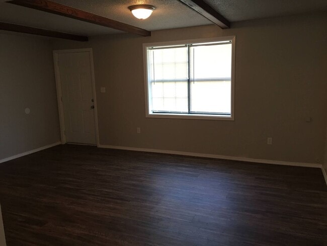 Building Photo - Adorable cottage is right in the heart of OKC!