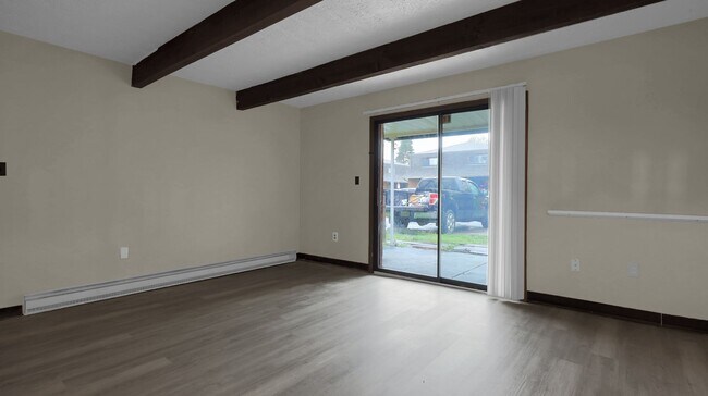 Building Photo - 1 Bedroom Townhouse Apartment