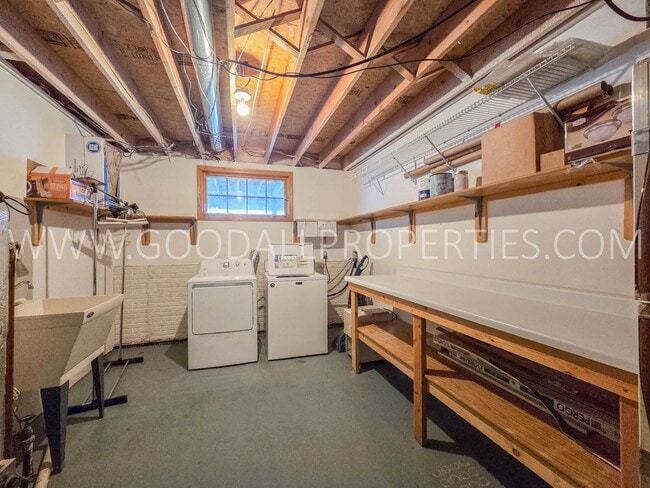 Building Photo - Spacious 5-Bedroom Ranch in the Heart of Waukee with a fenced in yard