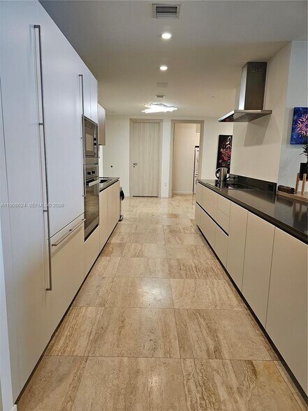 Building Photo - 1000 Brickell Plaza