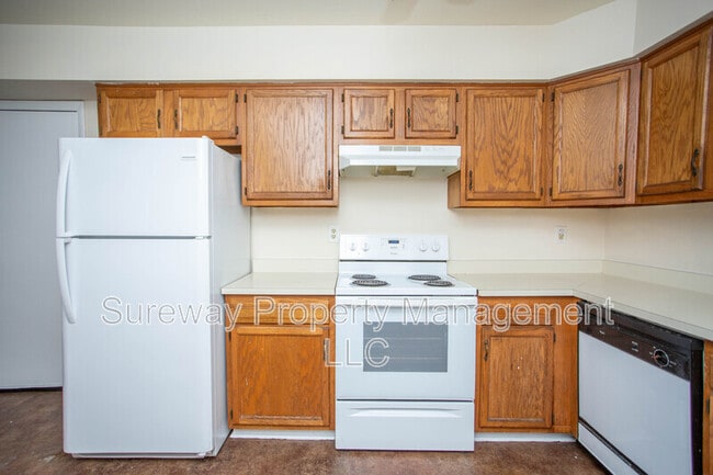 Building Photo - 5729 Irving Ave