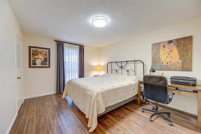 Building Photo - 1901 S Voss Rd