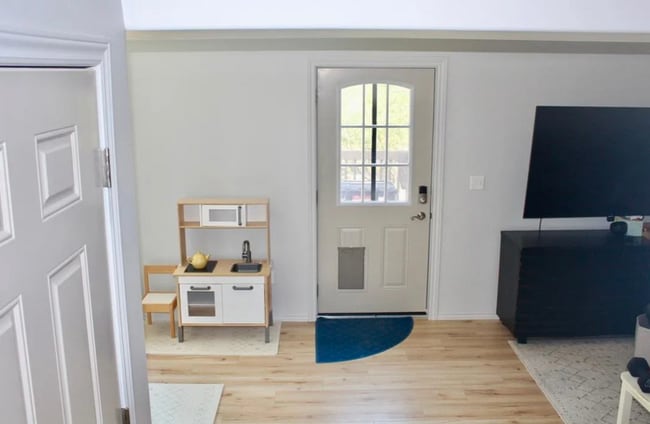 Building Photo - 4246 E 8th Ave