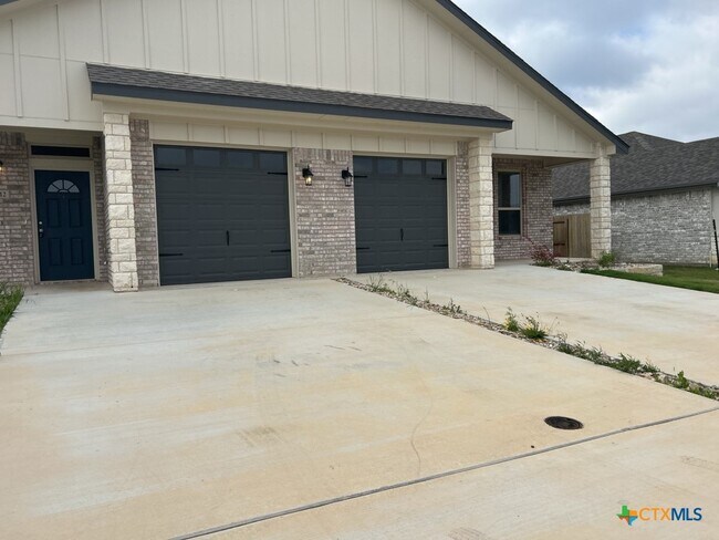 Building Photo - 5112 Rose Gdn Lp