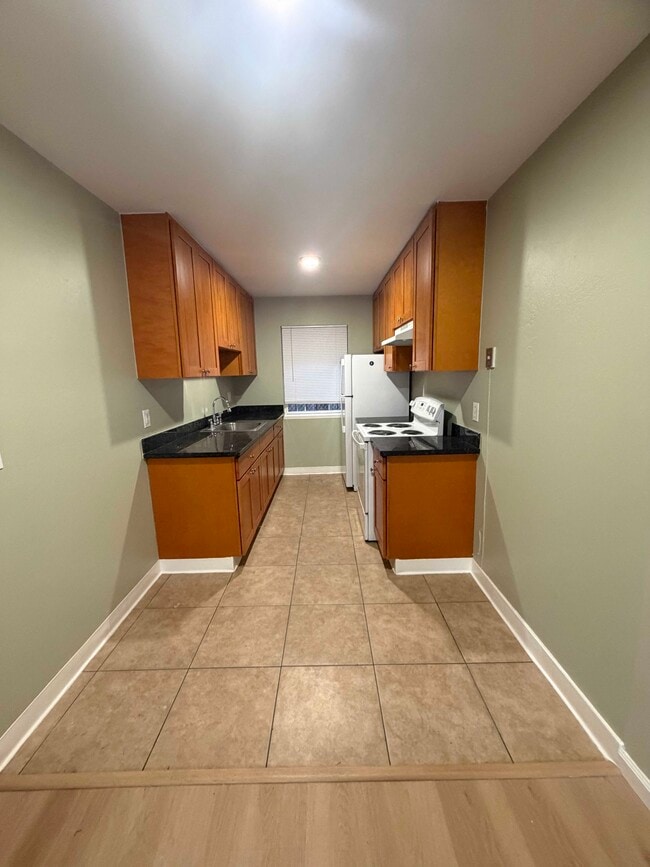 Building Photo - 2124 90th Ave