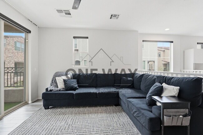 Building Photo - 1685 E Chelsea Ln