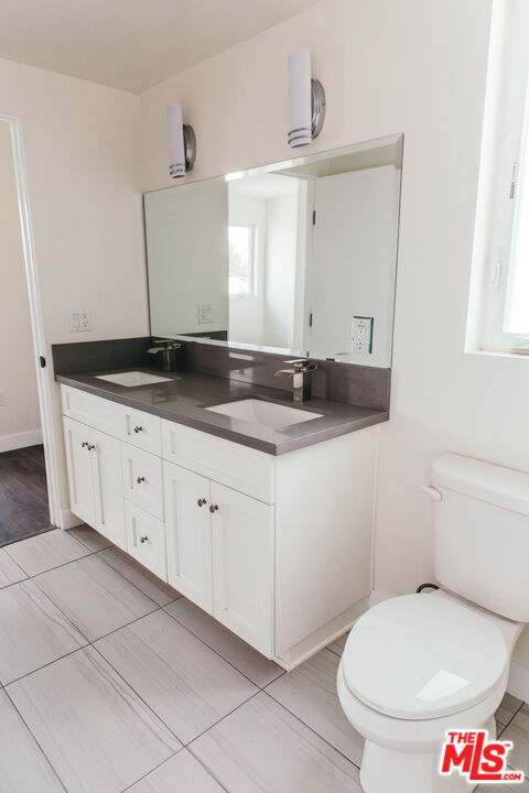 Building Photo - 1431 S Sherbourne Dr