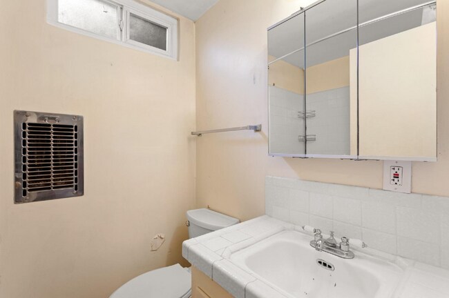 Building Photo - 3145 Sheridan St