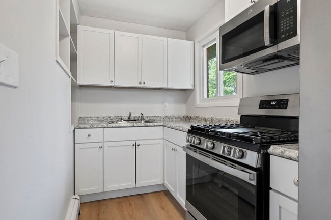 Primary Photo - Gorgeous 3 bedroom home in Penn Hills avai...