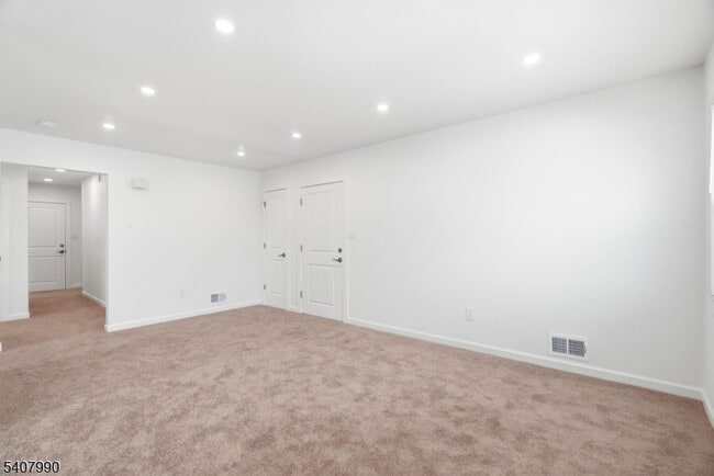 Building Photo - 114 Grove St