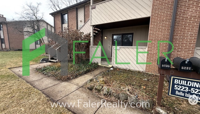 Building Photo - Ground Floor Condo Available Now!