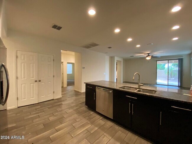 Building Photo - 3549 E Apricot Ln