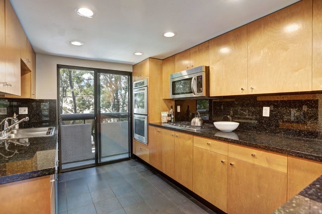 Building Photo - 1235 Yale St