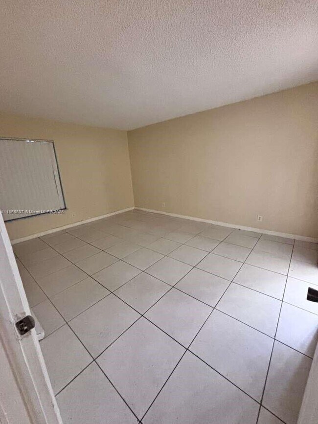 Building Photo - 430 Commodore Dr