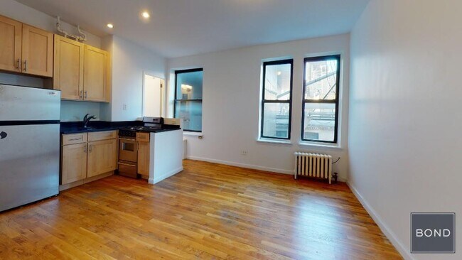 Primary Photo - 307 E 77th St