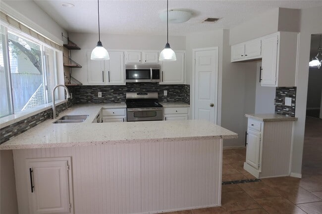 Building Photo - 7507 Sunny Oaks Way