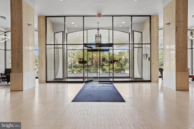 Building Photo - 301 N Beauregard St