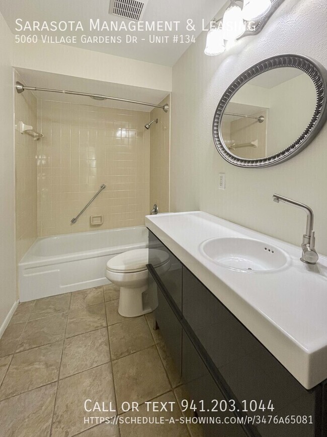 Building Photo - 5060 Village Garden Dr