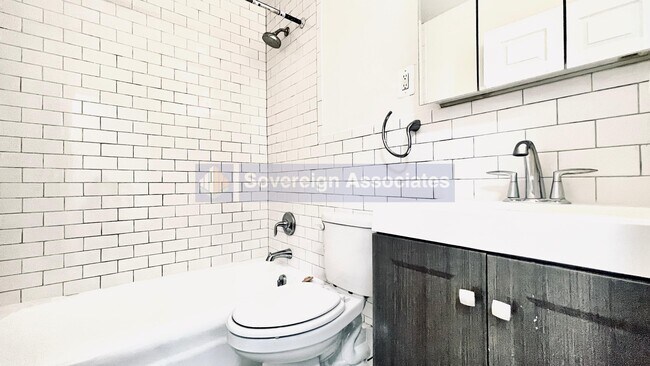 Building Photo - 3333 Broadway