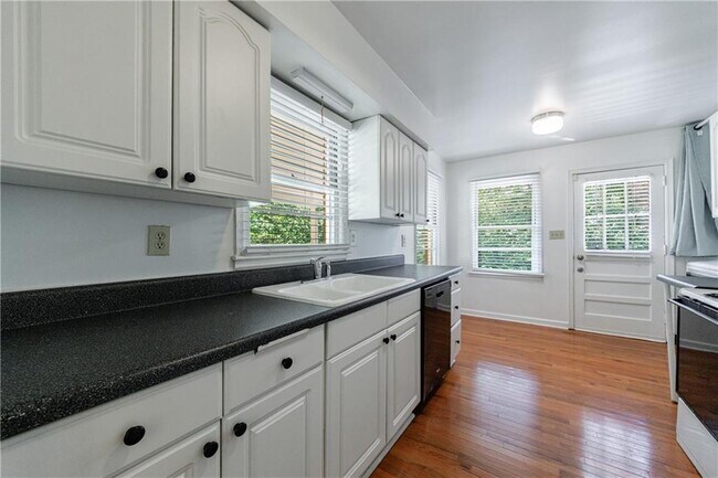 Building Photo - 893 Willivee Dr