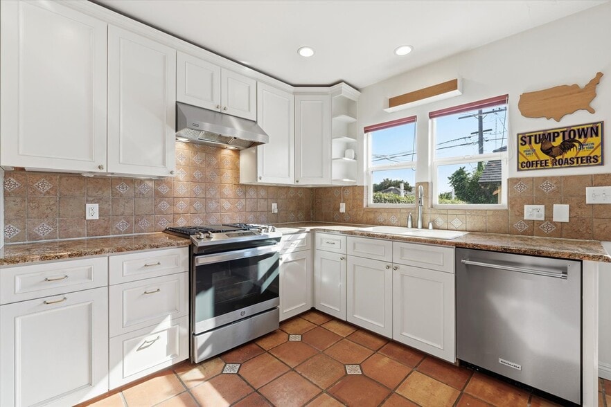 Building Photo - 4312 W 59th St