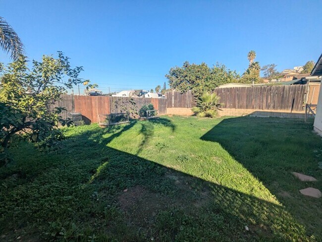 Building Photo - 4 Bedroom 2 Bathroom Single Story Home in Spring Valley