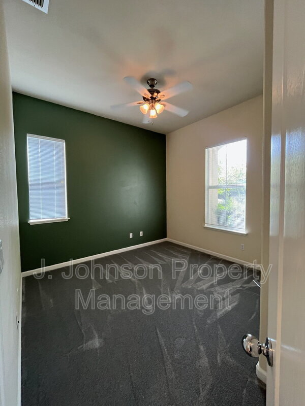 Building Photo - 436 Goodall St