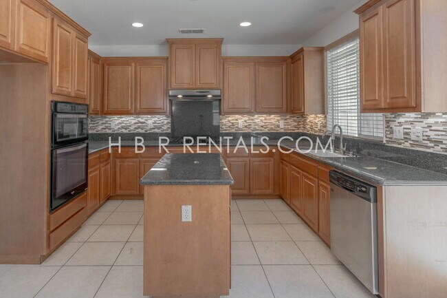 Building Photo - 521 S Altura Ct