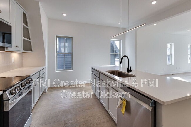 Building Photo - 539 Midnight Way