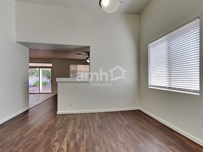 Building Photo - 541 Kavanagh Pl