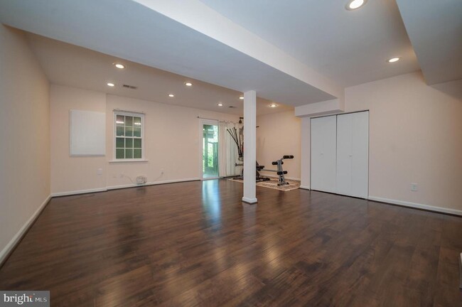 Building Photo - 5725 Walnut Wood Ln