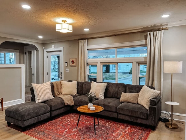 Building Photo - 3923 Victory Blvd